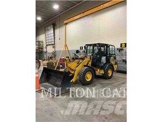 CAT 906M Колесни товарачи