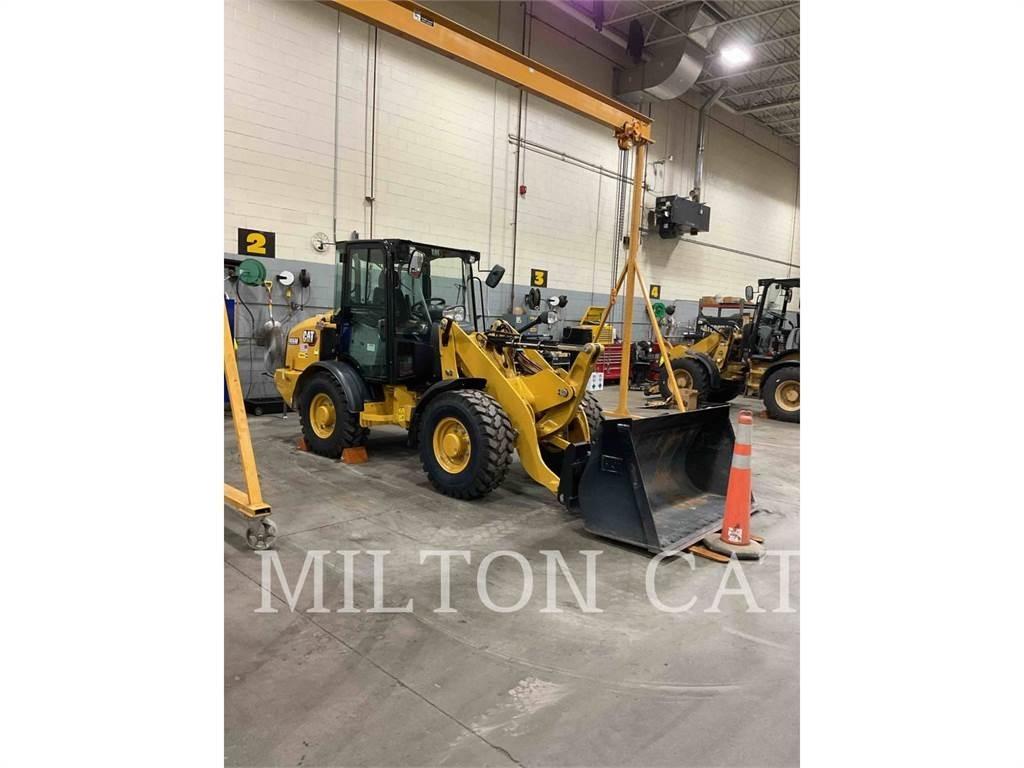 CAT 906M Колесни товарачи