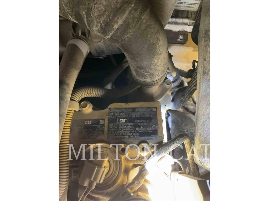 CAT 906M Колесни товарачи