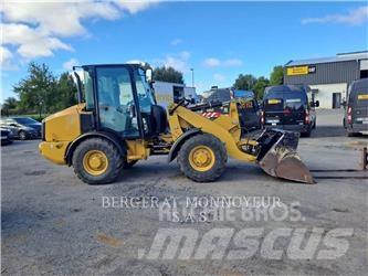 CAT 906M Колесни товарачи