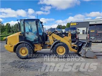 CAT 906M Колесни товарачи