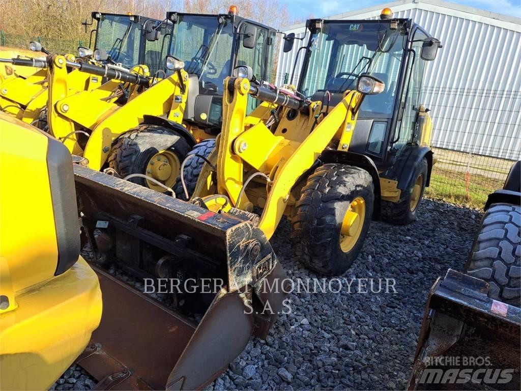 CAT 906M Колесни товарачи
