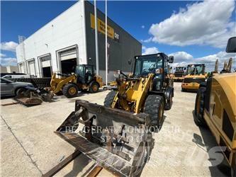 CAT 906M Колесни товарачи