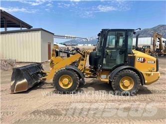 CAT 906M Колесни товарачи