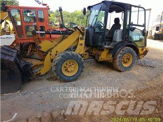 CAT 906M Колесни товарачи