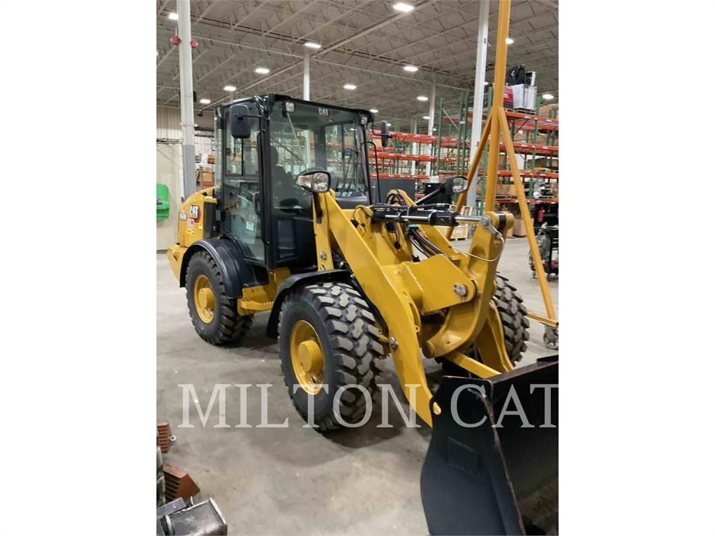 CAT 906M Колесни товарачи