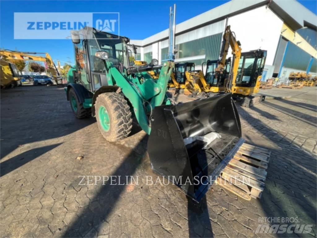CAT 906M Колесни товарачи