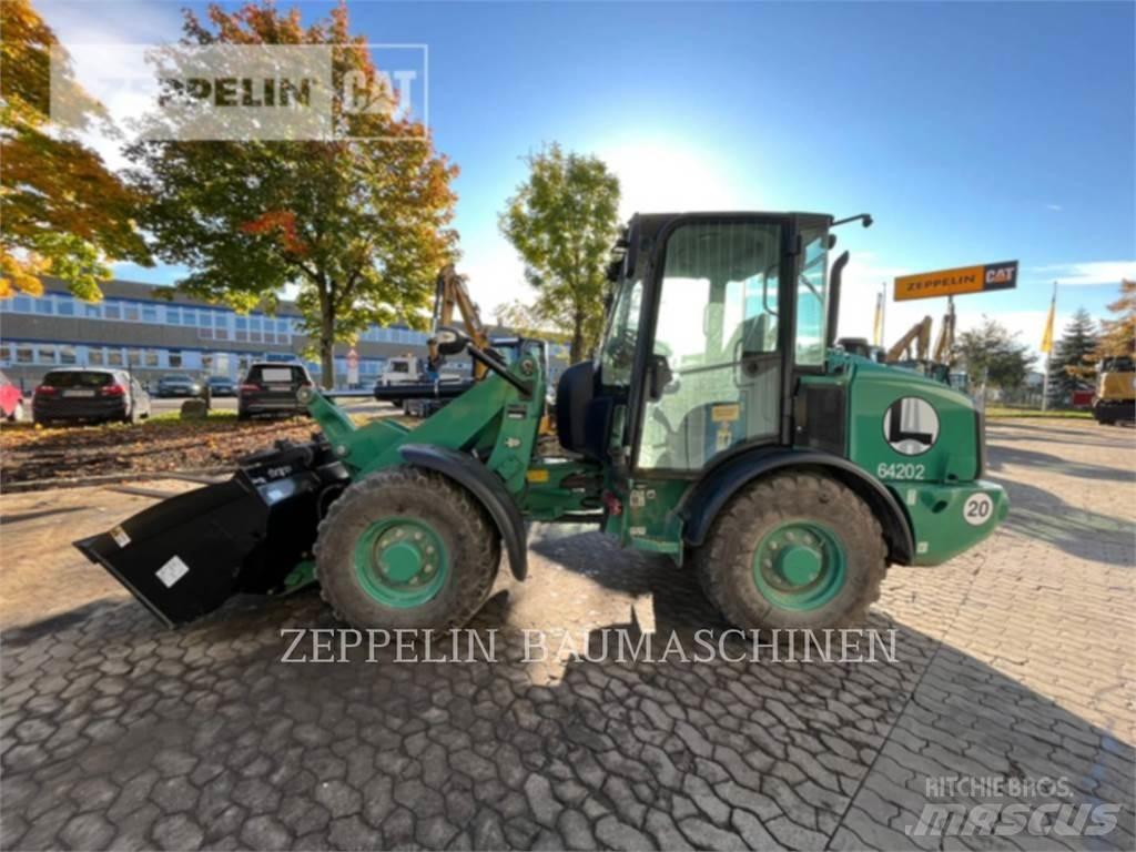 CAT 906M Колесни товарачи