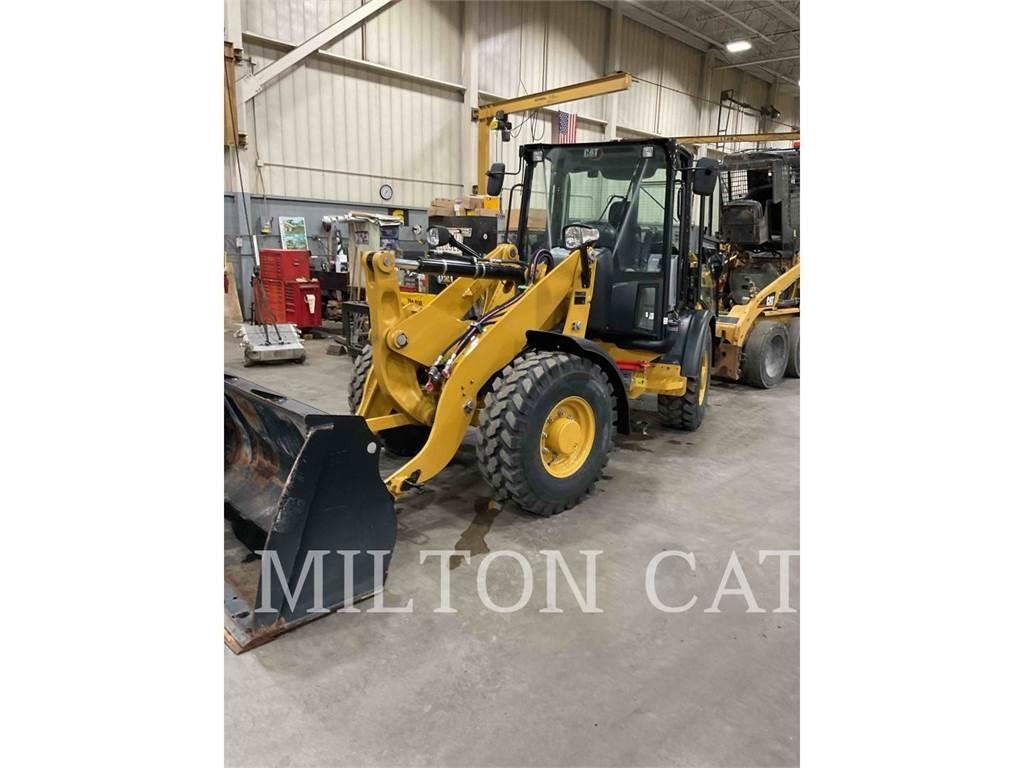 CAT 906M Колесни товарачи