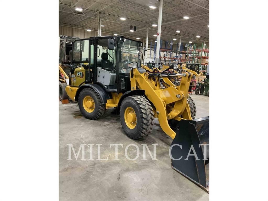 CAT 906M Колесни товарачи