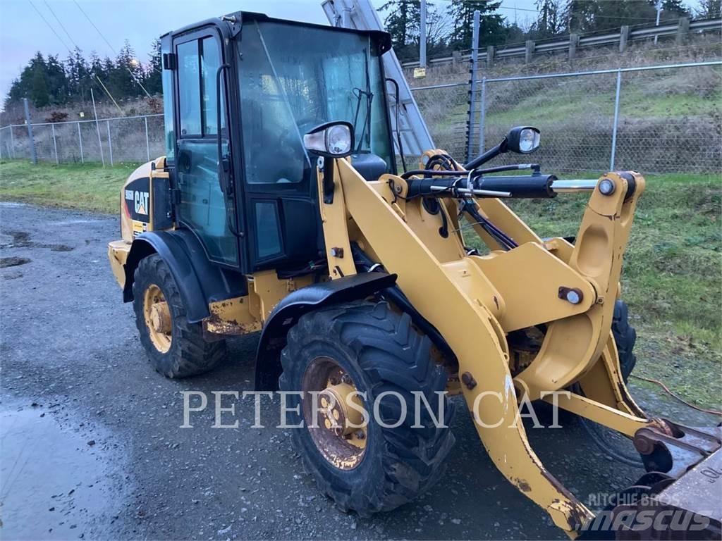 CAT 906M Колесни товарачи