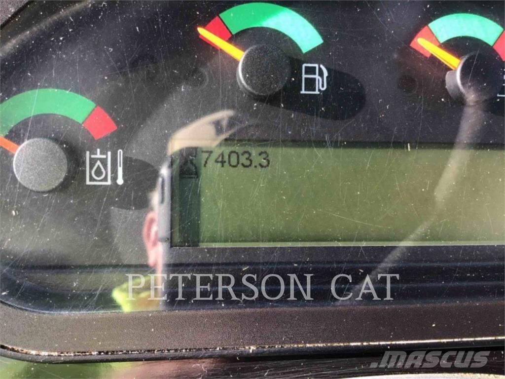 CAT 906M Колесни товарачи