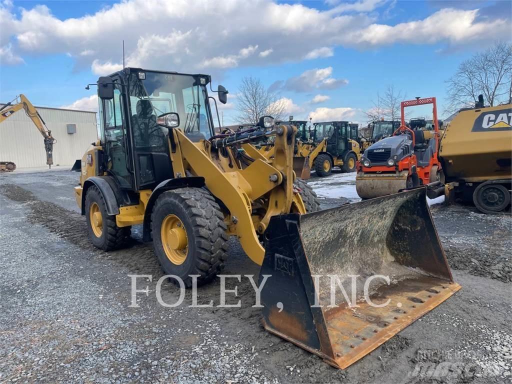 CAT 906M Колесни товарачи