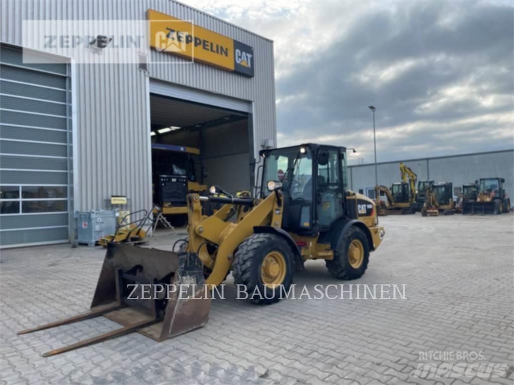 CAT 906M Колесни товарачи