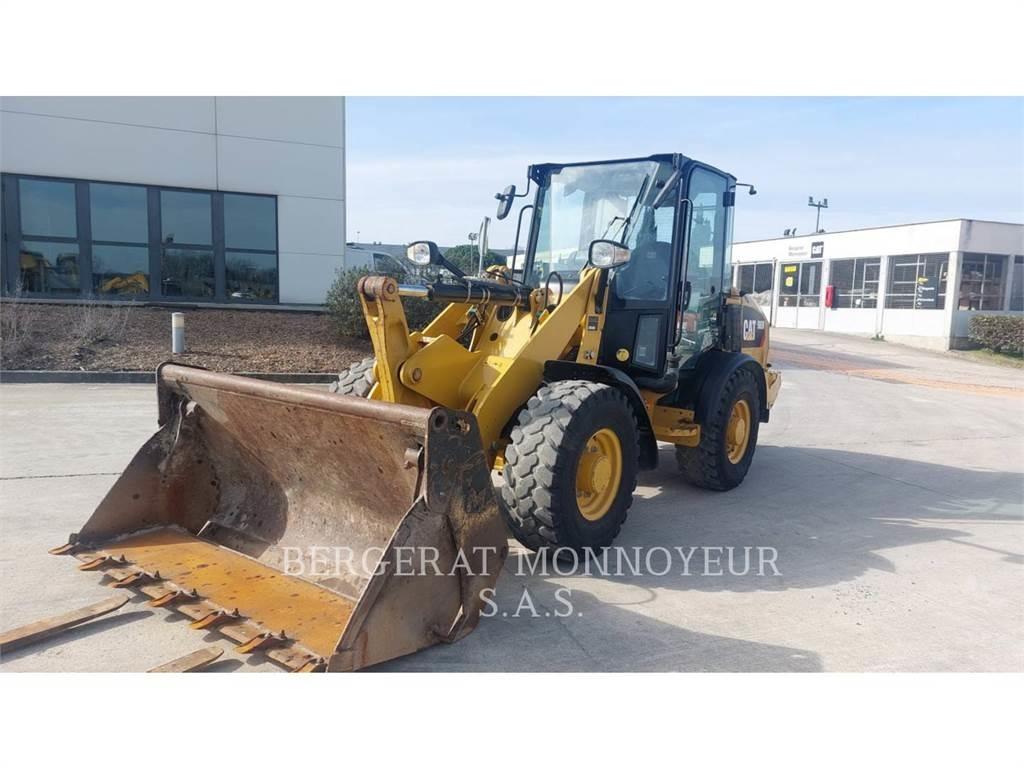 CAT 906M Колесни товарачи