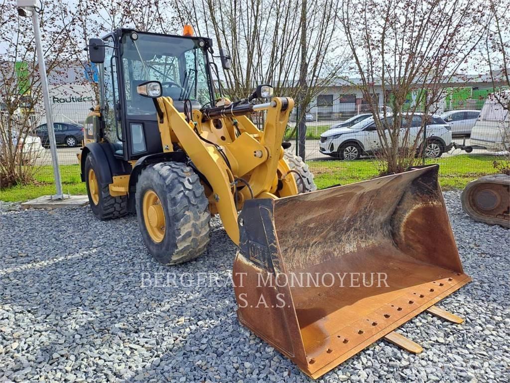 CAT 906M Колесни товарачи