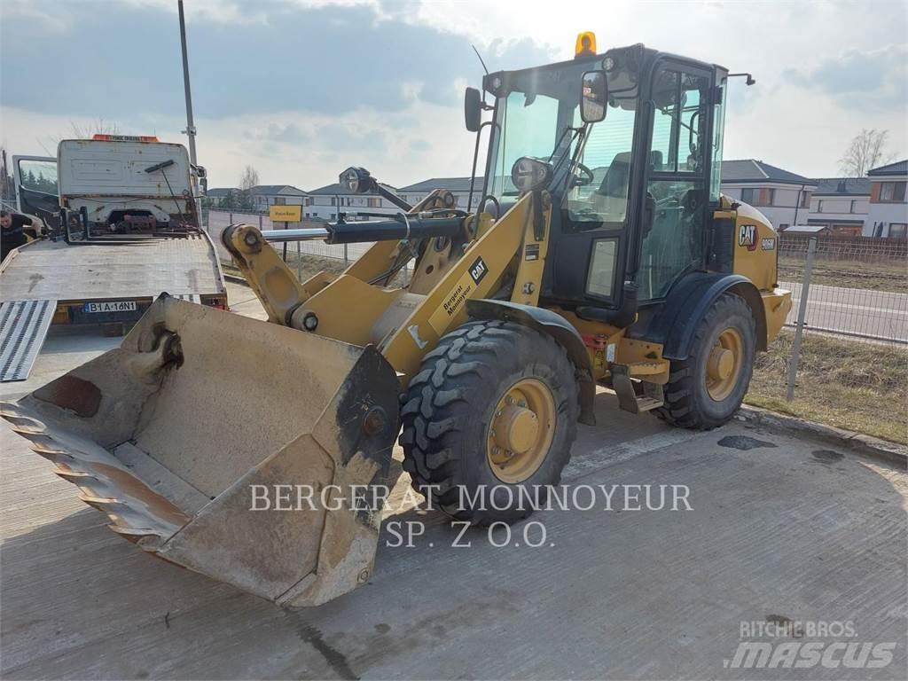 CAT 906M Колесни товарачи
