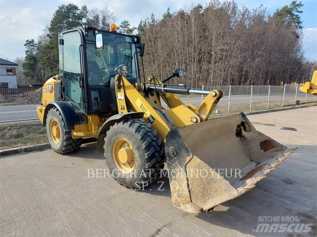 CAT 906M Колесни товарачи