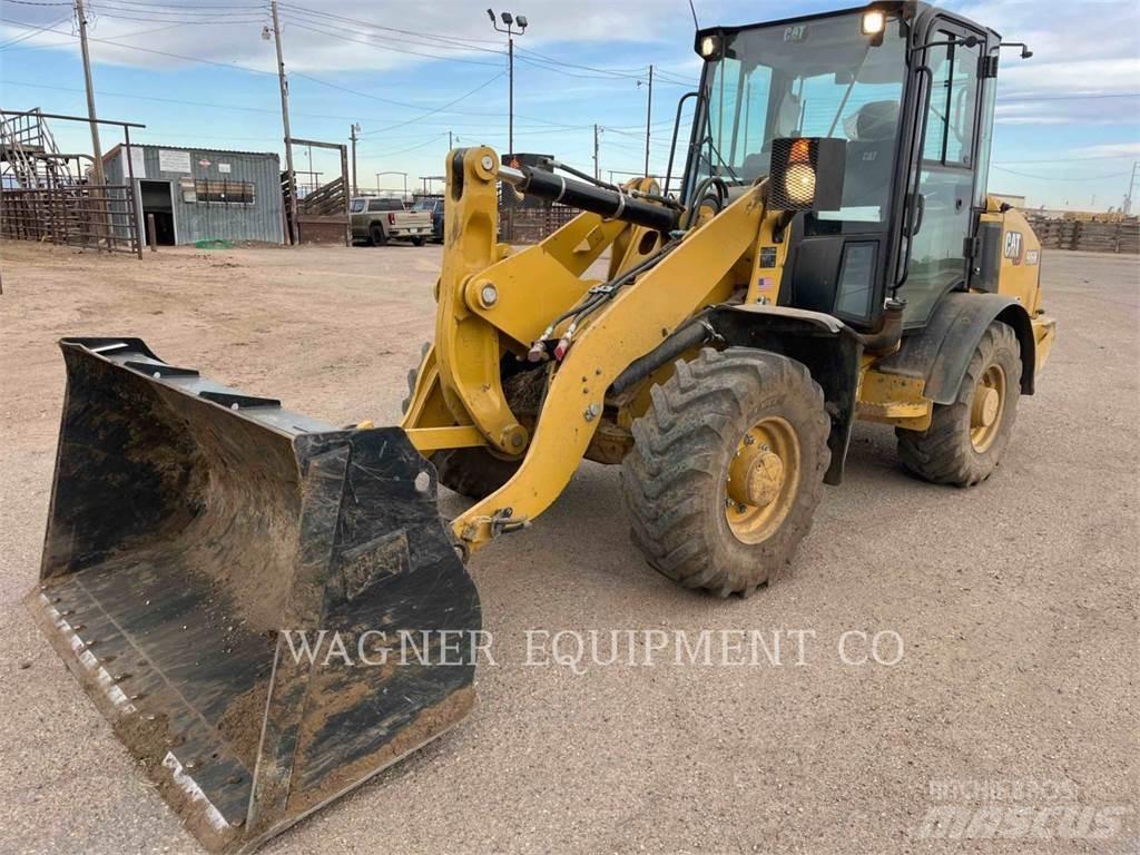CAT 906M Колесни товарачи