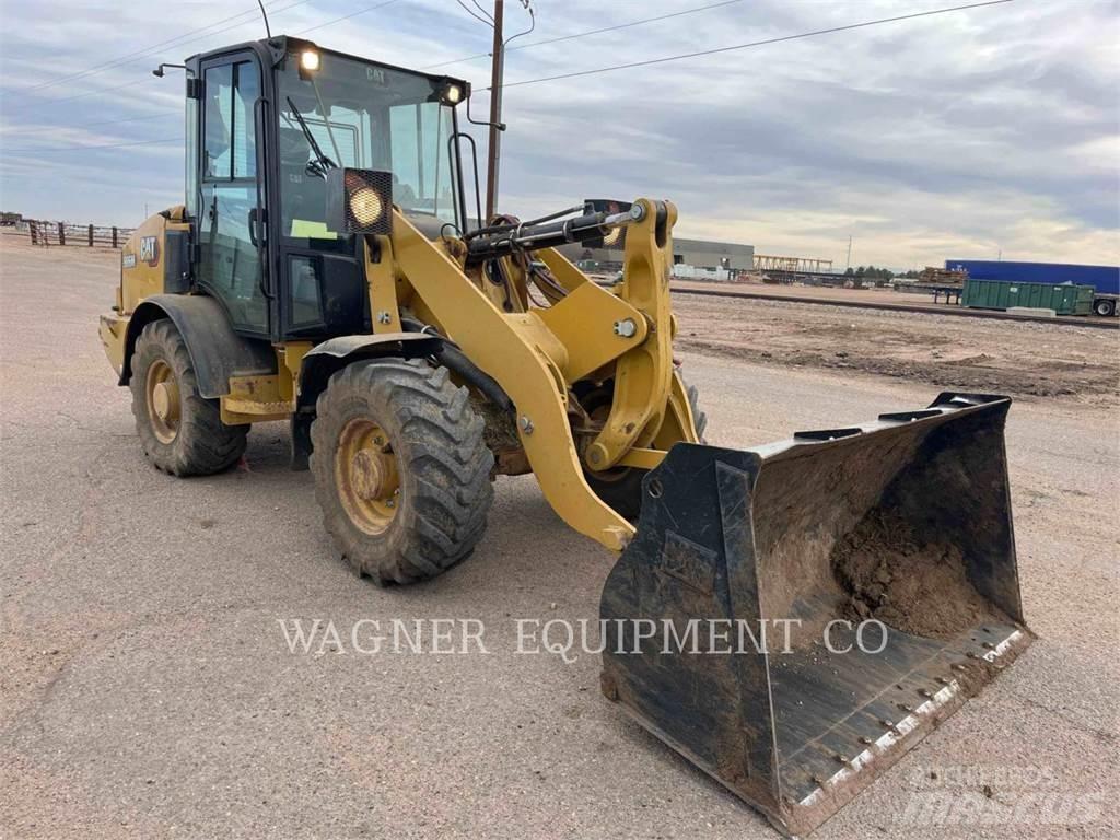 CAT 906M Колесни товарачи
