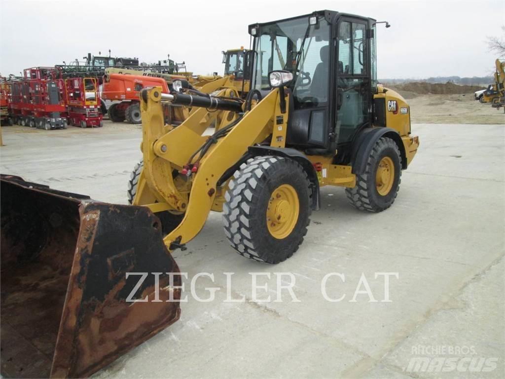 CAT 906M Колесни товарачи