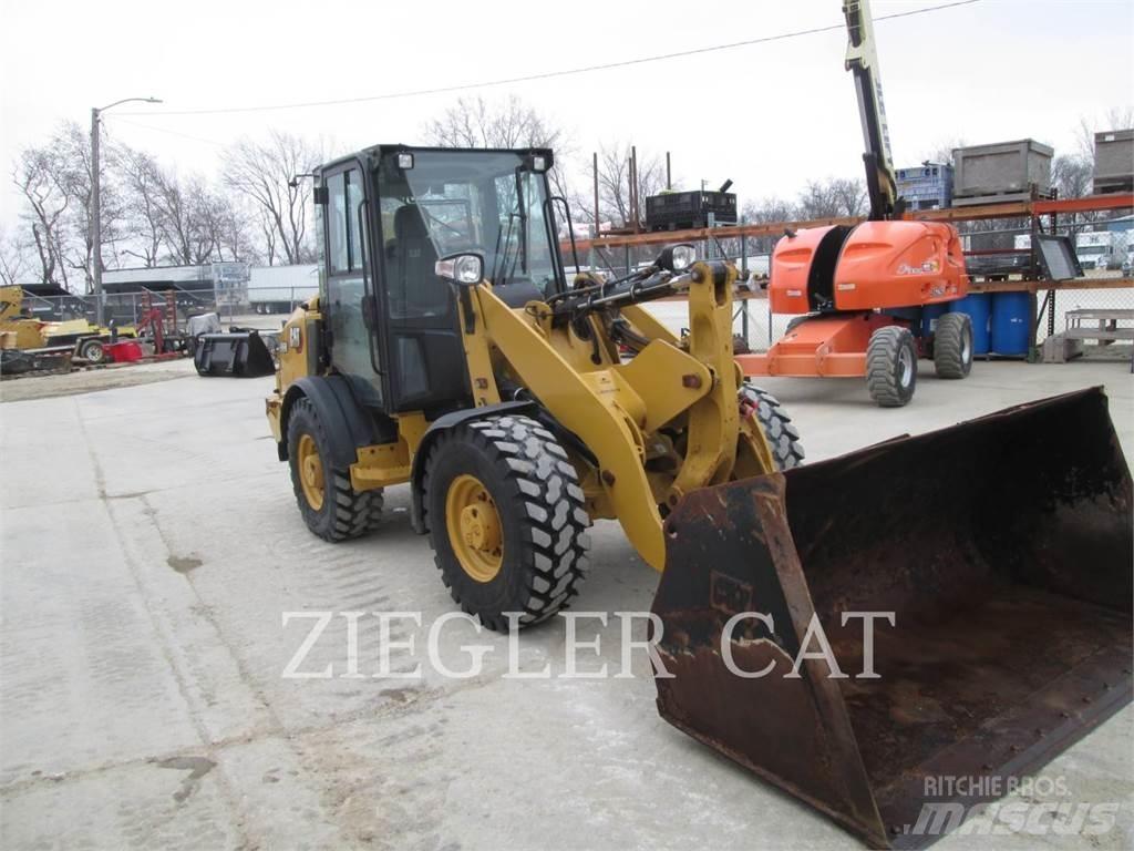 CAT 906M Колесни товарачи