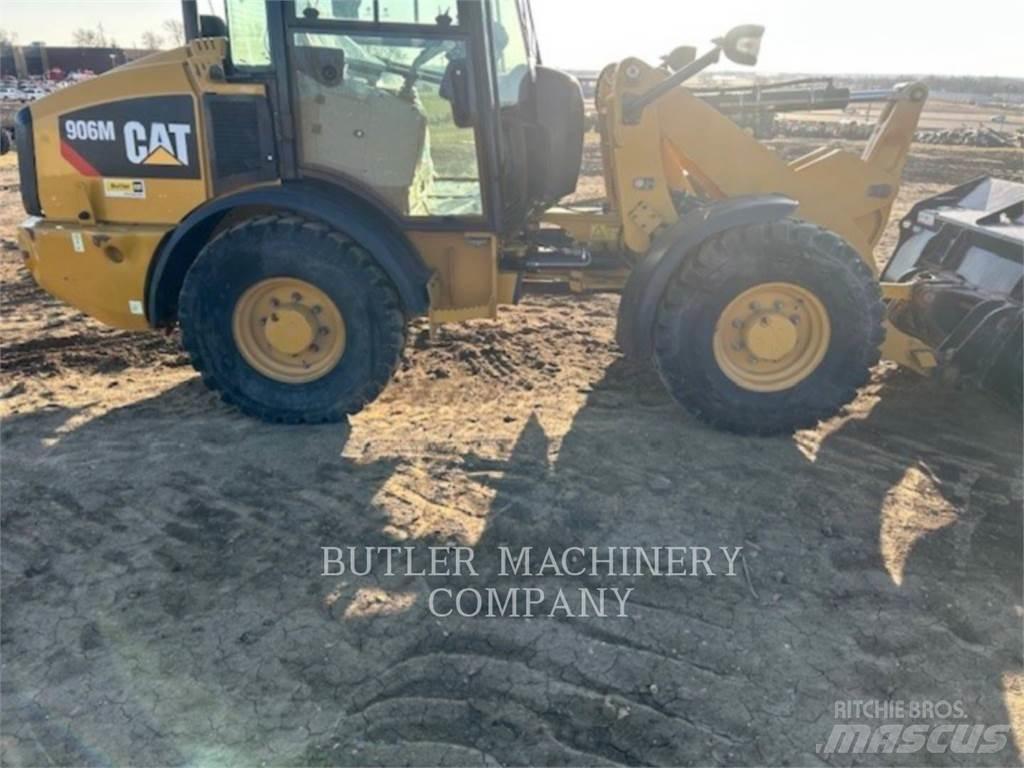 CAT 906M Колесни товарачи