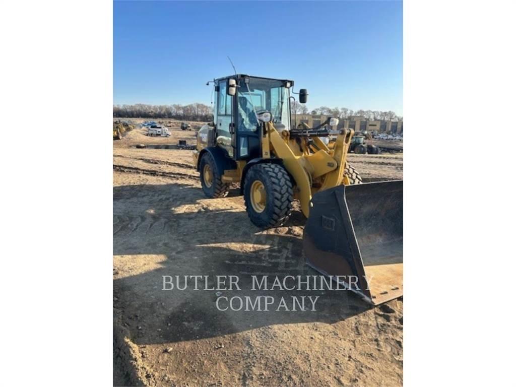 CAT 906M Колесни товарачи