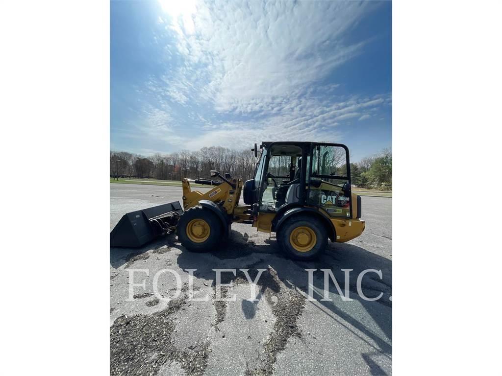 CAT 906M Колесни товарачи
