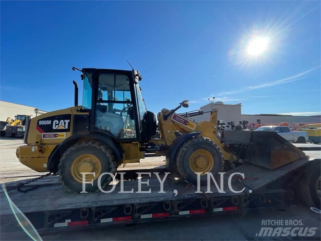 CAT 906M Колесни товарачи
