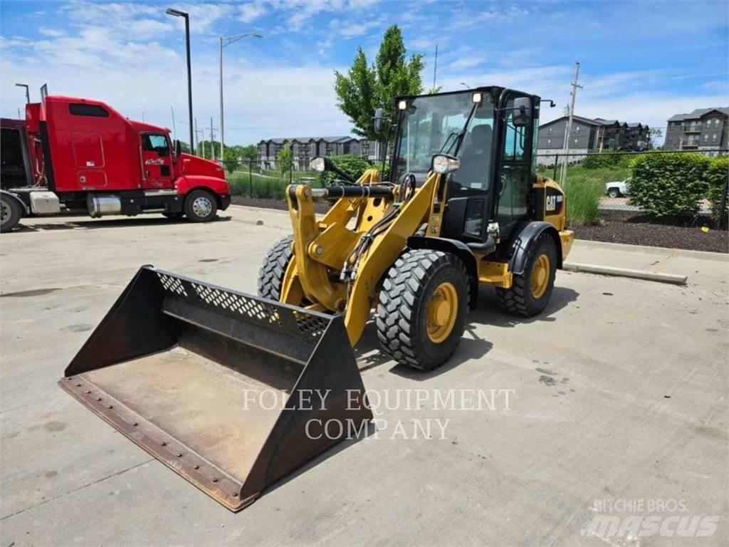 CAT 906M Колесни товарачи