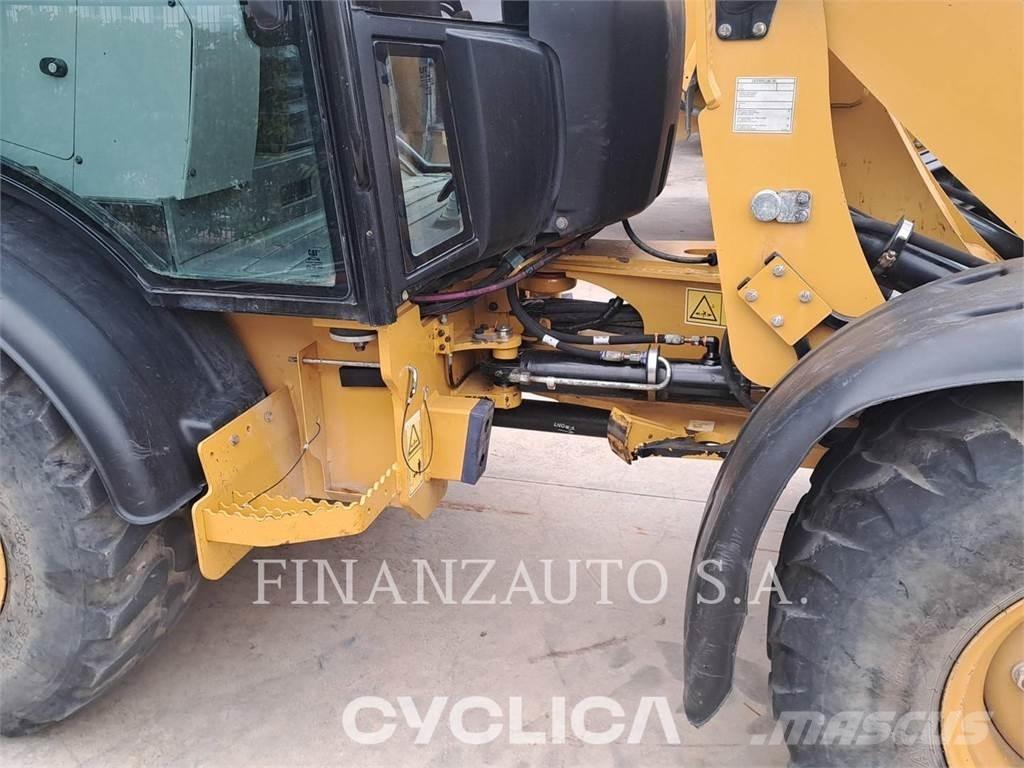 CAT 906M Колесни товарачи