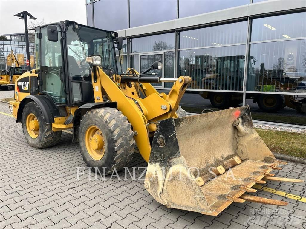 CAT 906M Колесни товарачи