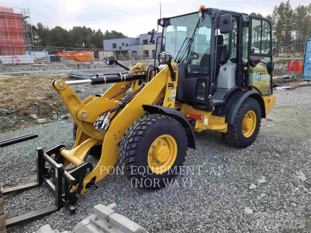 CAT 906M Колесни товарачи