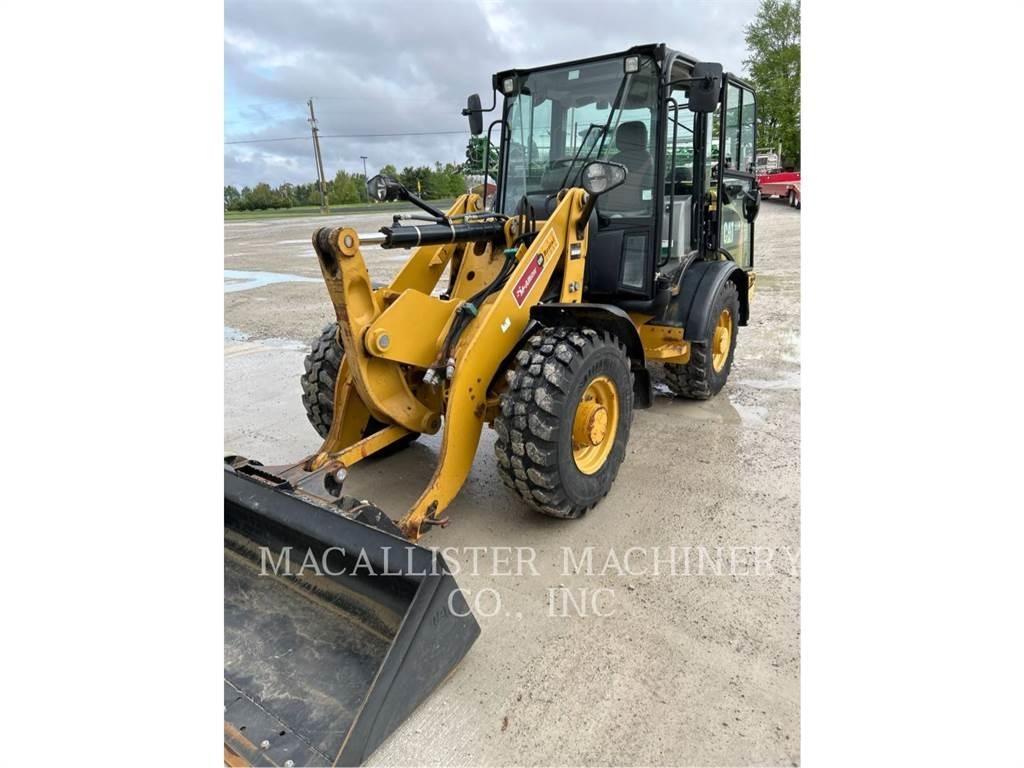 CAT 906M Колесни товарачи