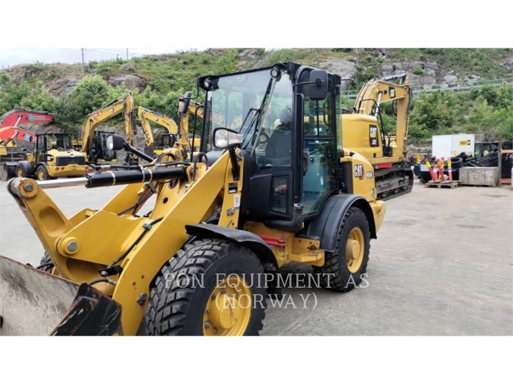 CAT 906M Колесни товарачи