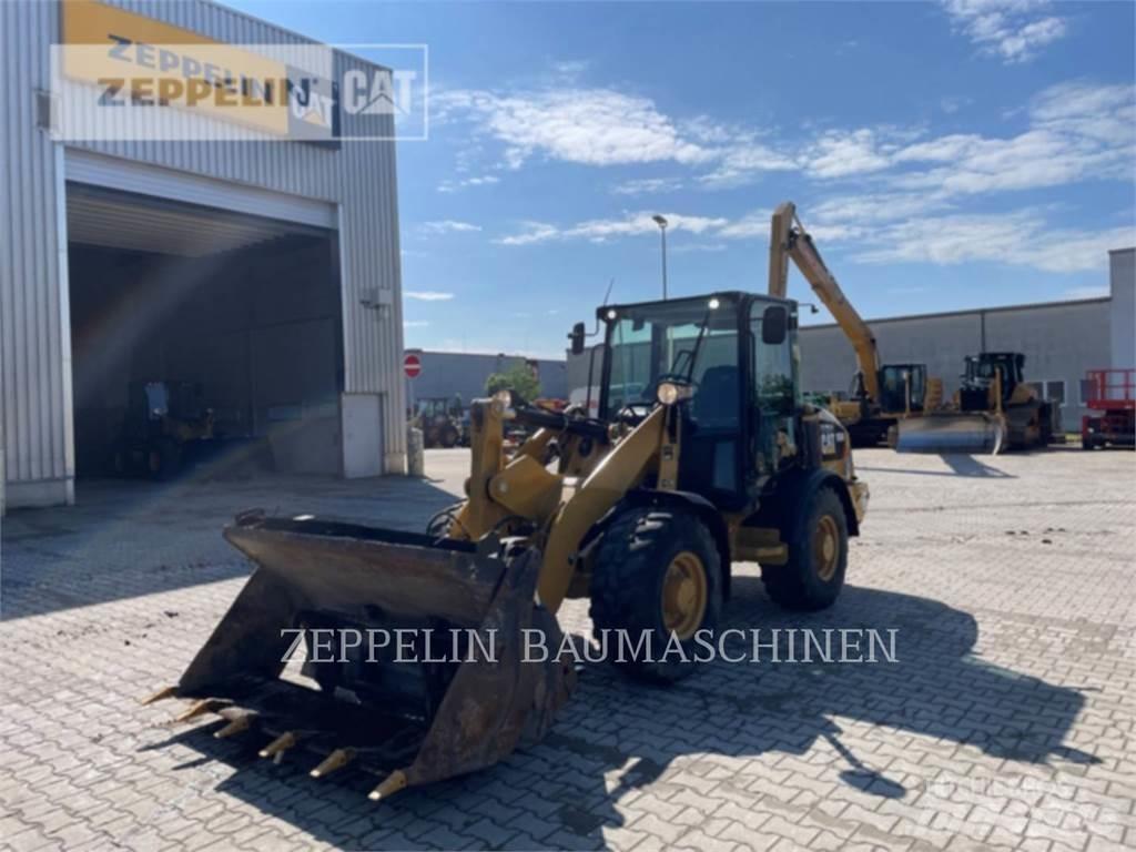CAT 906M Колесни товарачи
