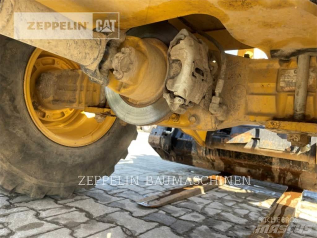 CAT 906M Колесни товарачи