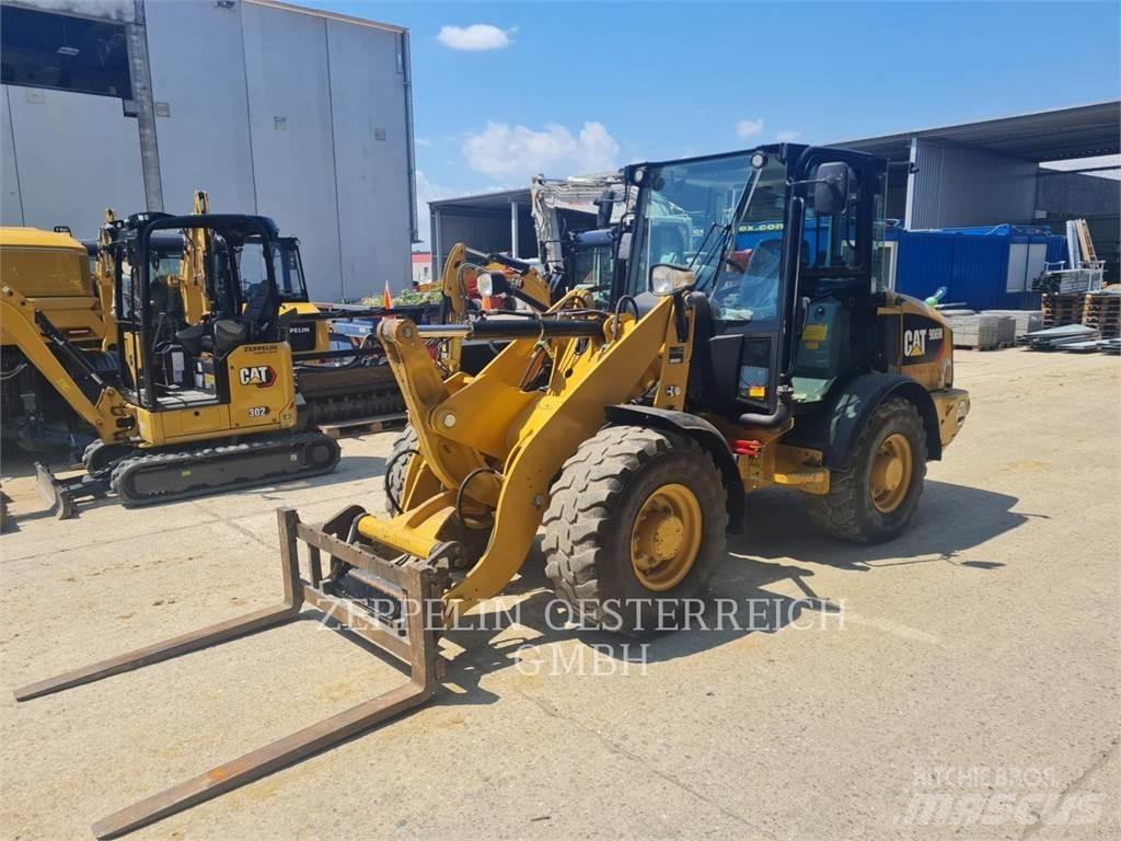 CAT 906M Колесни товарачи
