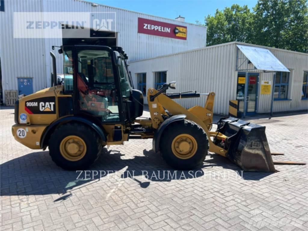 CAT 906M Колесни товарачи