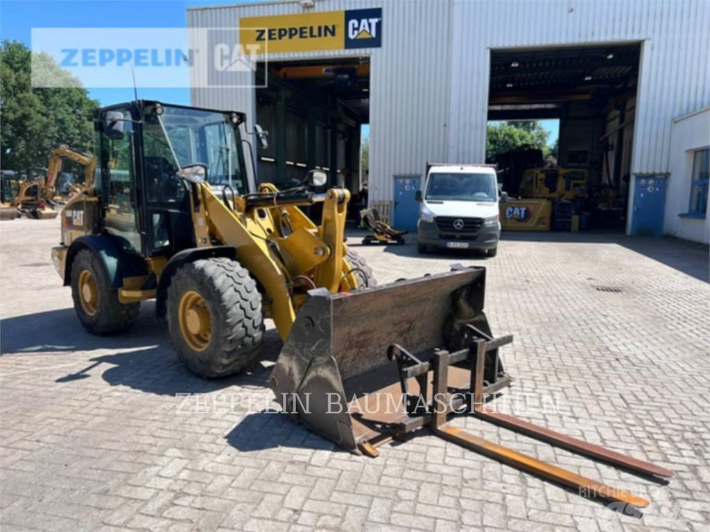 CAT 906M Колесни товарачи