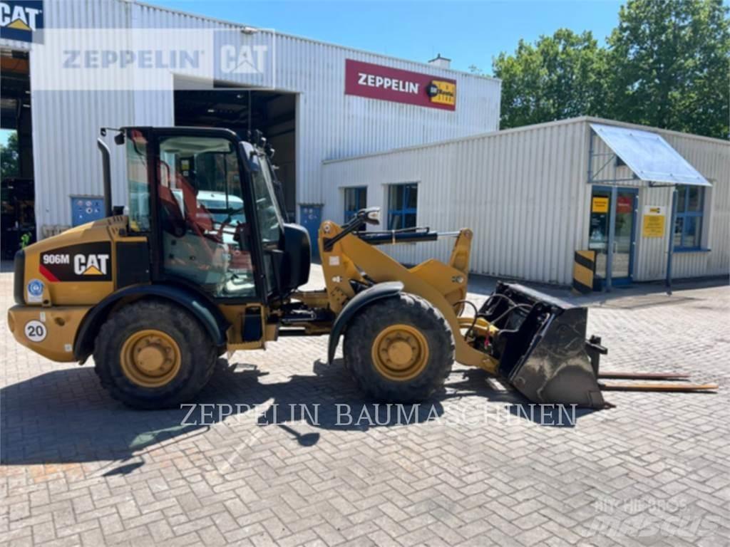 CAT 906M Колесни товарачи