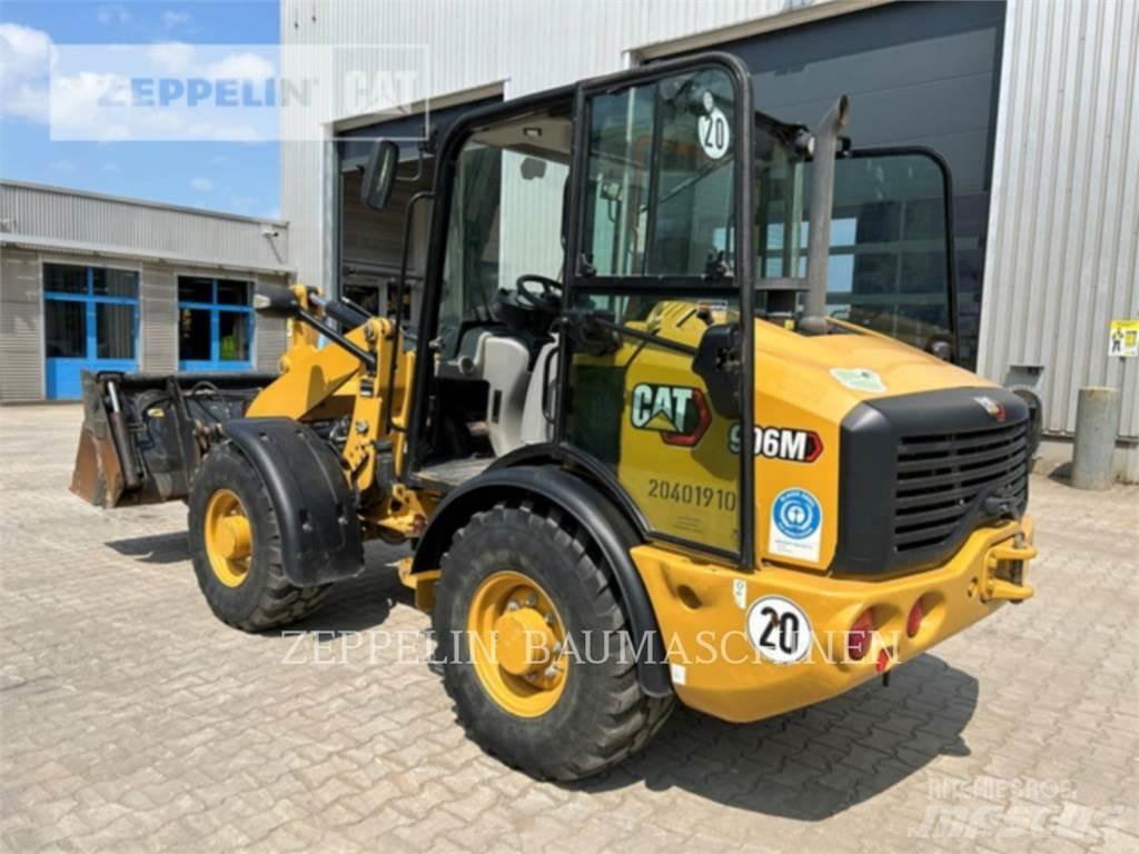 CAT 906M Колесни товарачи