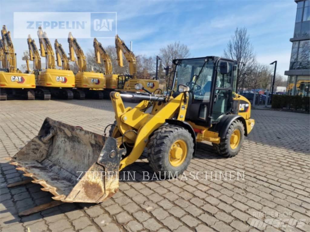 CAT 906M Колесни товарачи