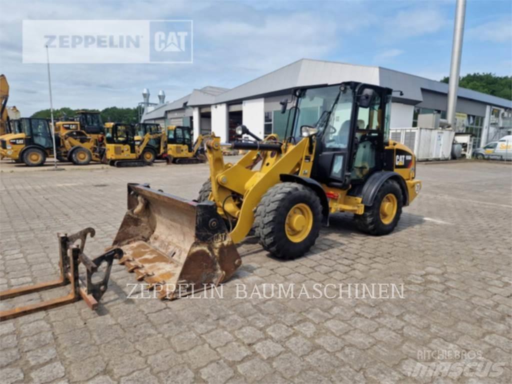 CAT 906M Колесни товарачи