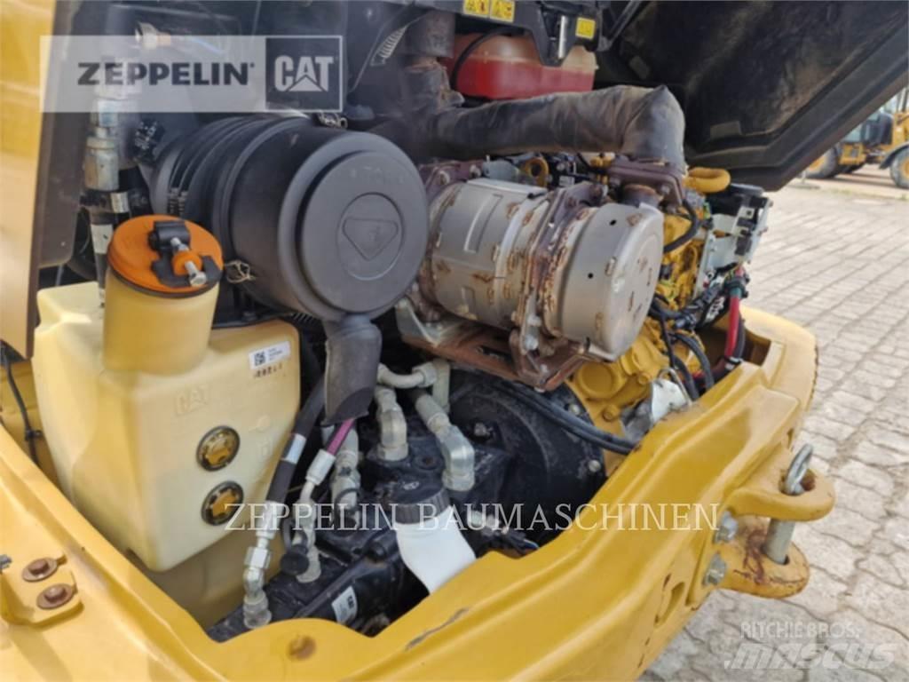 CAT 906M Колесни товарачи