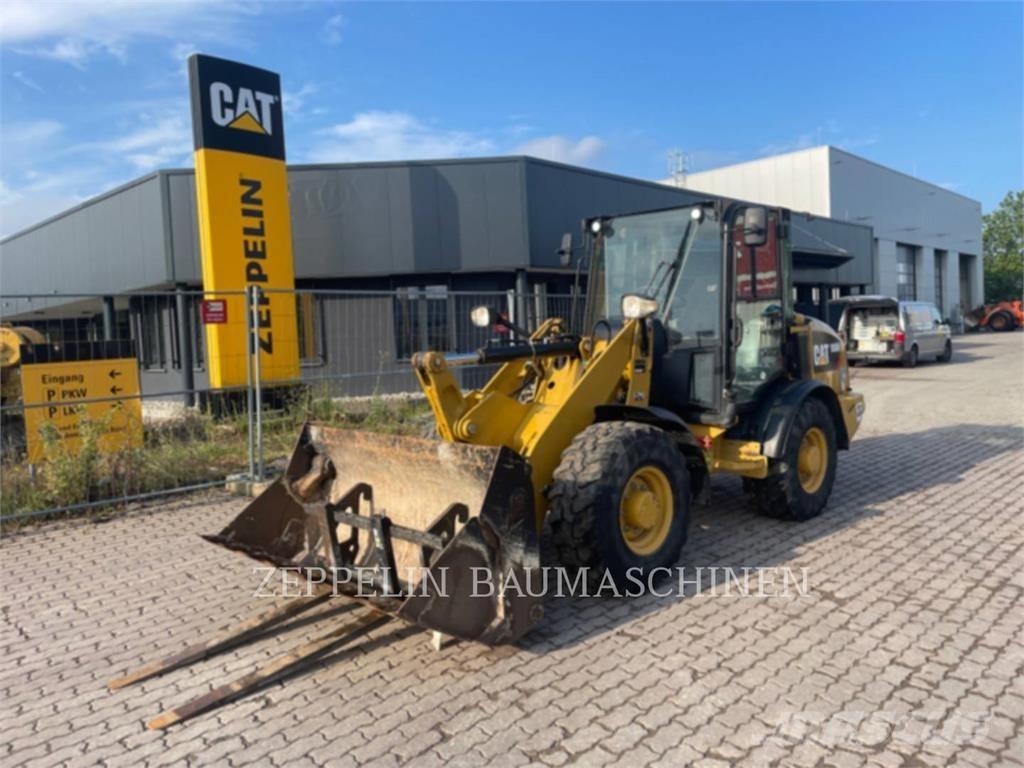 CAT 906M Колесни товарачи