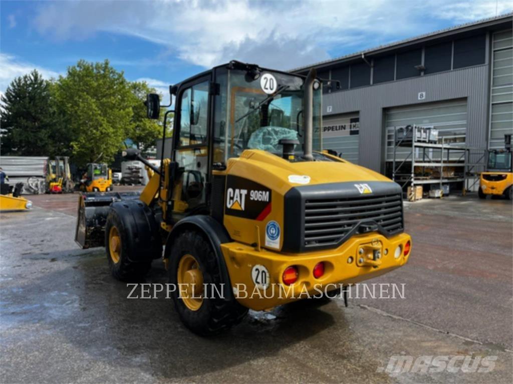 CAT 906M Колесни товарачи