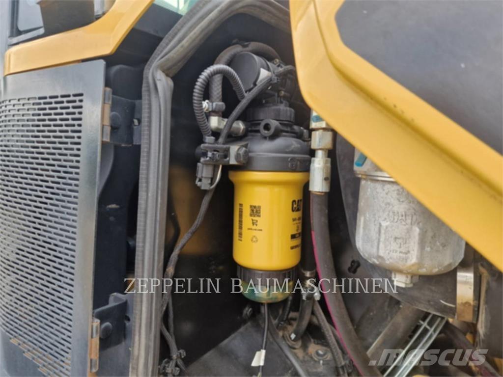 CAT 906M Колесни товарачи