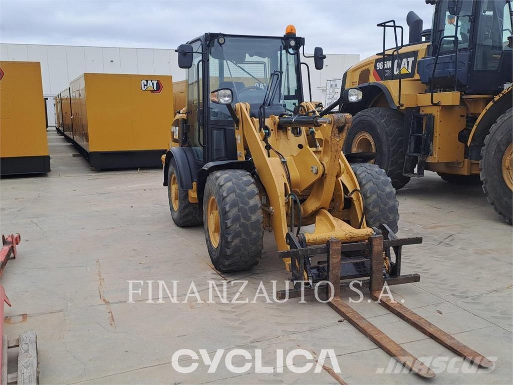 CAT 906M Колесни товарачи